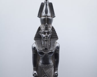 ラムセス2世の像 青い大きな石の彫刻 エジプトで作られたユニークな