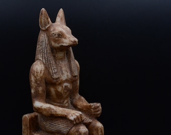 ユニークな古代エジプトのアヌビス神が玉座に座る重厚な像、エジプトで