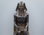 エジプトの芸術であるカフラー王のユニークな像。エジプトで作られた