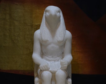 Estatua Cabeza de Halcón Dios Horus sentado Escultura granito, piedra de mármol hecha en Egipto