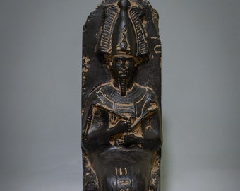 Estatua sentada de Osiris, el señor de los muertos, escultura negra de piedra pesada, arte egipcio antiguo, elaborado en Egipto