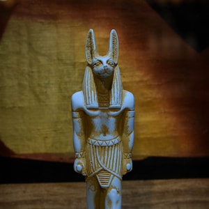 Estatua egipcia Anubis Escultura dios azul de los muertos y juicio hecho en Egipto