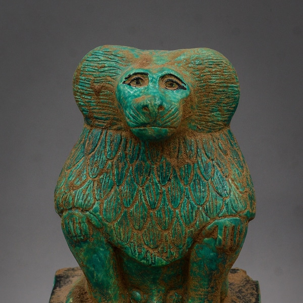Statue représentant un babouin Thot assis, un singe (dieu lunaire Thot) et une sculpture de sagesse noire, verte Pierre lourde unique fabriquée en Egypte