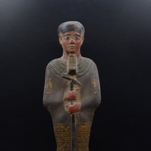 Uniek beeld van de Egyptische God Ptah, schepper van de god en ambachtslieden Ptah, zware steen gemaakt in Egypte