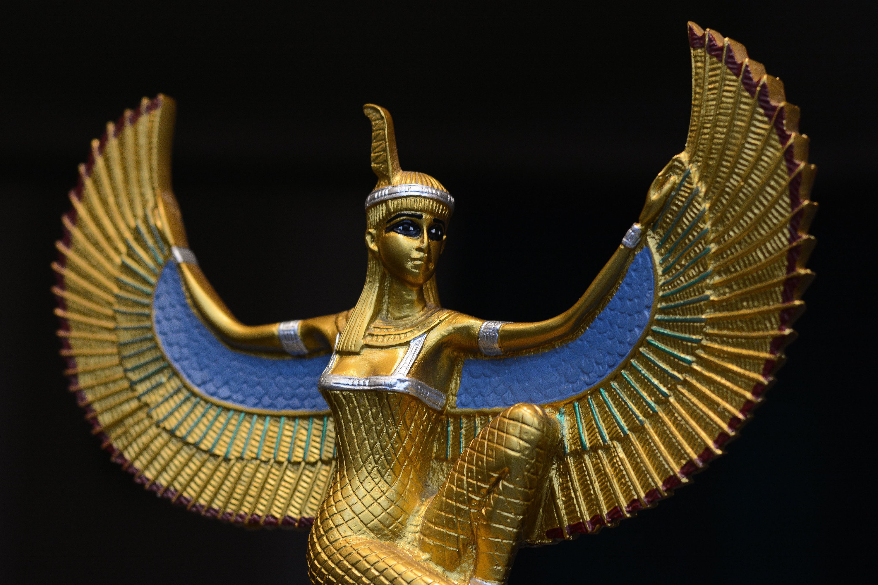 エジプトの女神マアトの翼を開いた大きな像（2スタイル）ゴールド