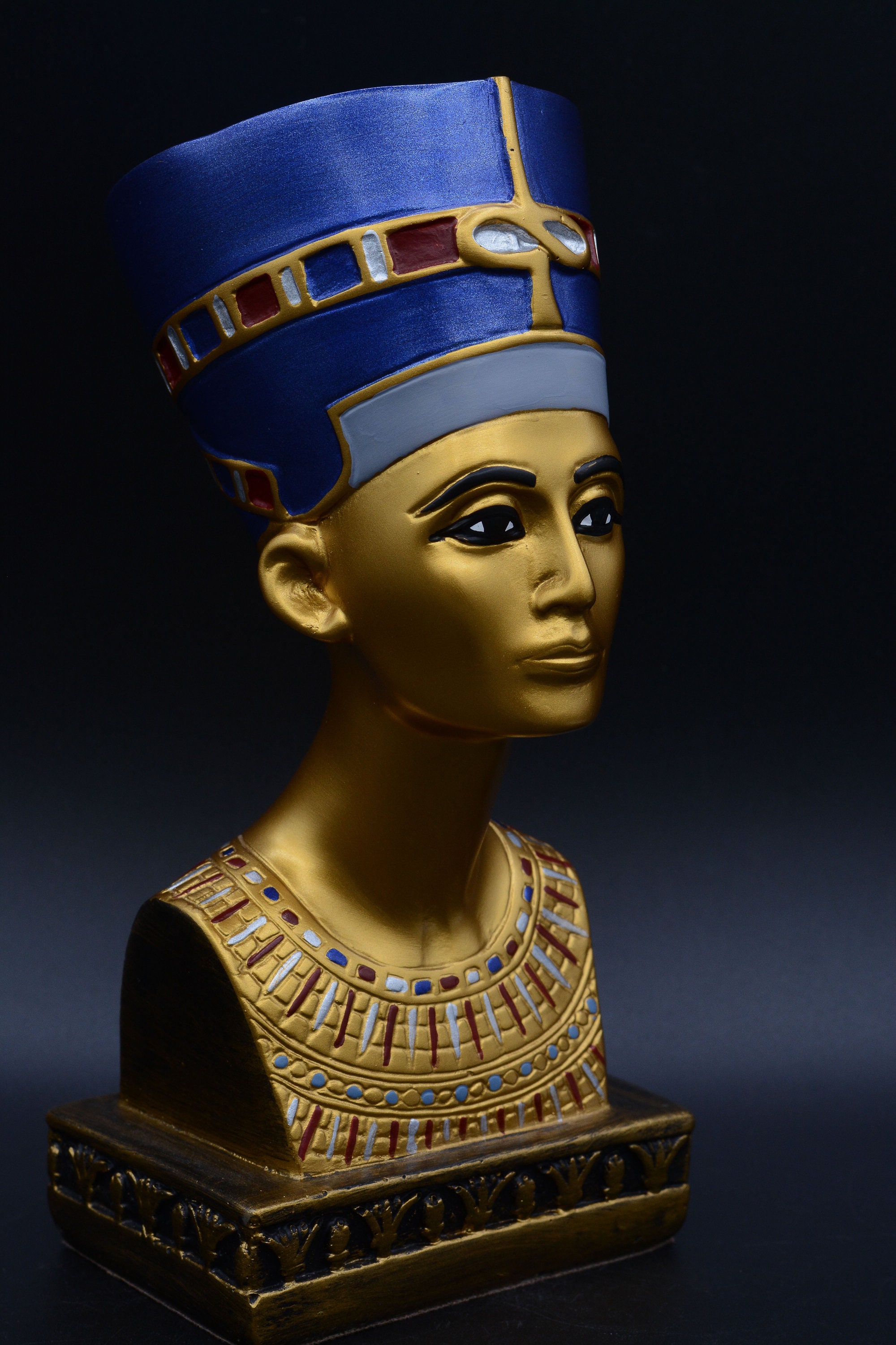 エジプトのネフェルティティ女王の手描きの像 2サイズ エジプト製