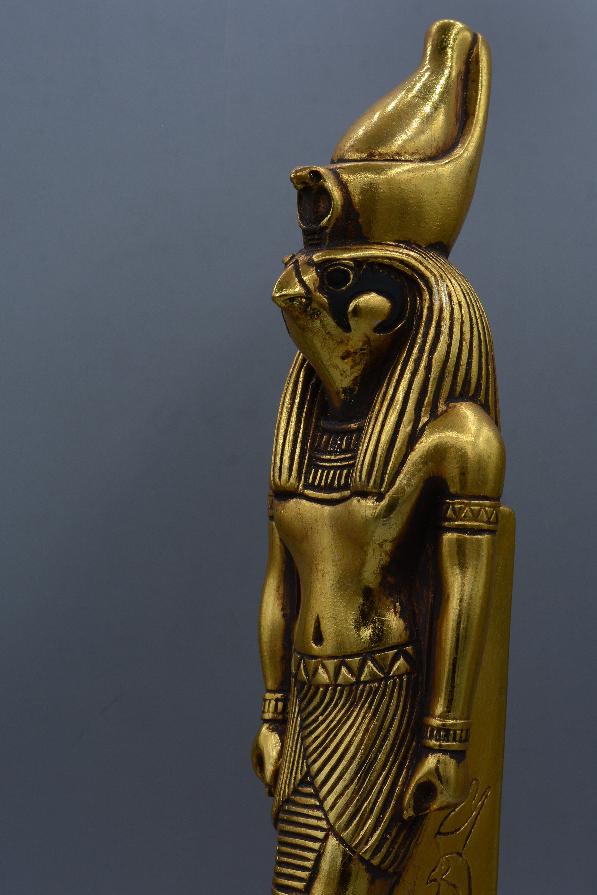 ユニークな彫像 天空の神ホルス 彫刻 金箔 重い石 エジプト製