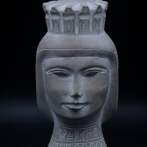 Estatua vintage única de la reina egipcia Nefertari tallada en piedra pesada hecha en Egipto