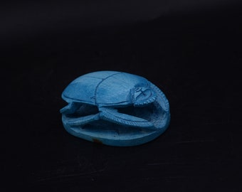 小さな珍しいエジプトのスカラベのお守りのセット。カブトムシのライト
