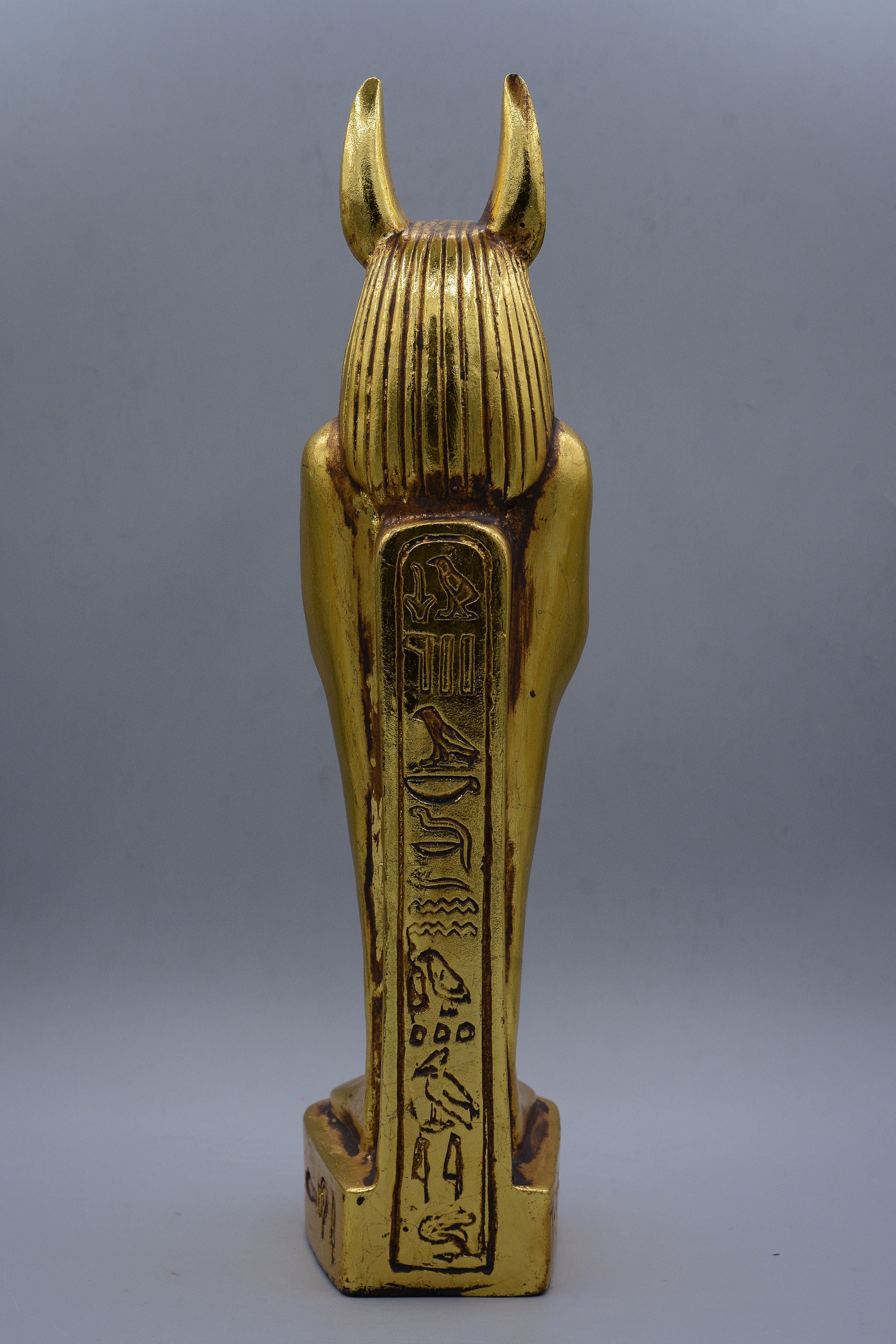 Statue der ägyptischen Kunst Gott Anubis mit Göttin Isis ...