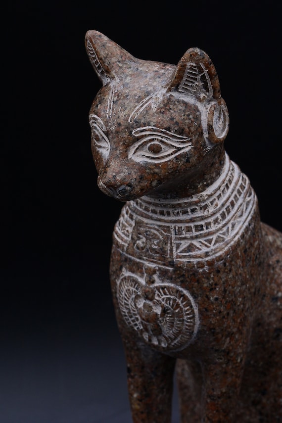 Un des plus beaux chats égyptiens connus : une rare sculpture de la déesse  Bastet adjugée plus d'1 million d'euros