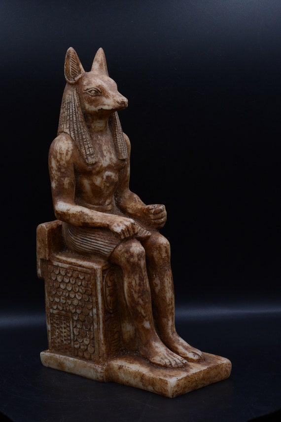 ユニークな古代エジプトのアヌビス神が玉座に座る重厚な像、エジプトで