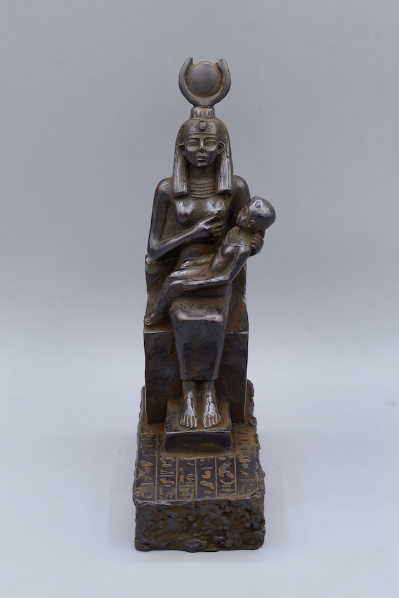 癒しの女神イシスが子供を育てる像。ホルス神の黒いユニークな石