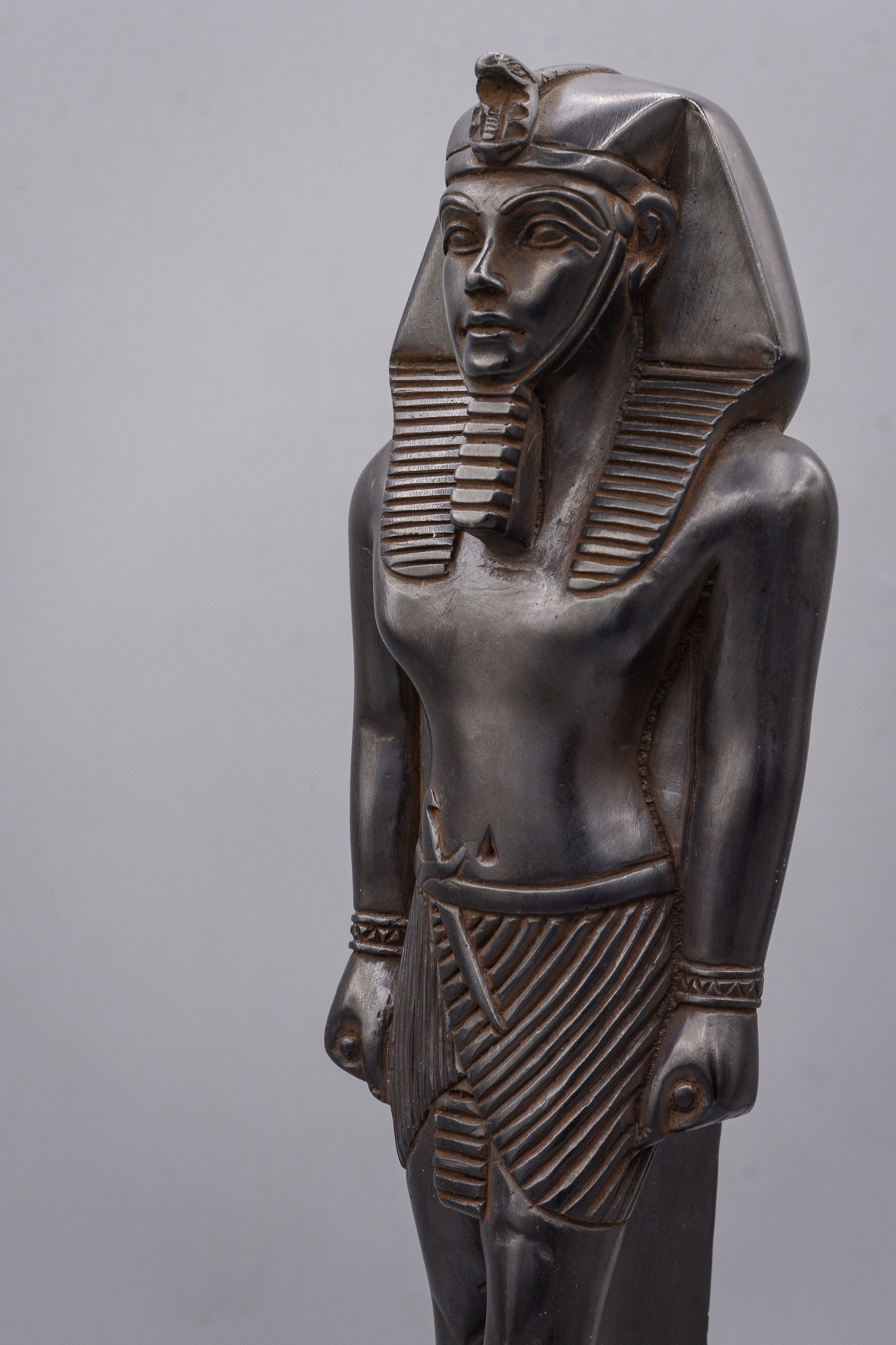 1979年刊行　エジプト第四王朝　カフラー王・ネフェルト王妃彫像 エジプト第4王朝、ファラオ・カフラーの像（写真