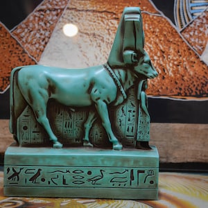 Statue of Hathor Protecting Psammetik heavy green made in egypt