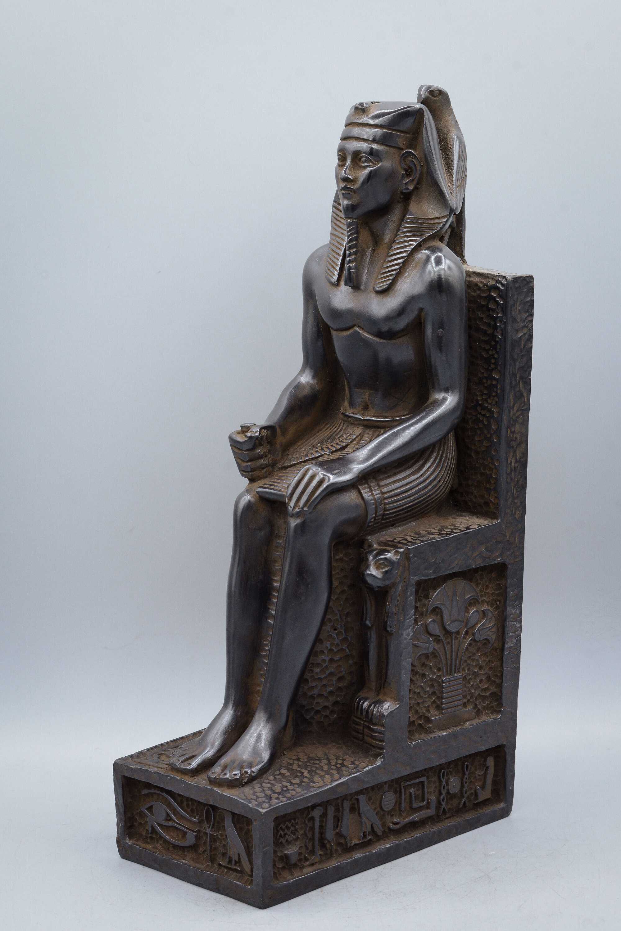 エジプトの芸術であるカフラー王のユニークな像。エジプトで作られた