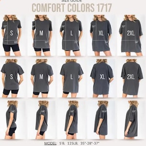 Może przedstawiać: Przewodnik po rozmiarach dla koszulek Comfort Colors 1717. Obraz przedstawia kilka kobiet w szarych koszulkach w r&oacute;żnych rozmiarach, od S do 2XL, z wymiarami w cm. Modelka ma 173 cm wzrostu i waży 56,7 kg.