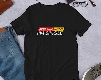 SENASTE NYTT JAG ÄR SINGEL fortfarande singel - rolig alla hjärtans dag-tröja - singeltröja - alla hjärtans dag-tröja - semestertröja - Unisex T-shirt
