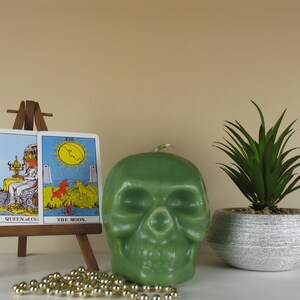 Large Skull Hand-poured Figural Candle: Spiritual Insight and Magical Influence - Ritual Candles in 10 Vibrant Colors