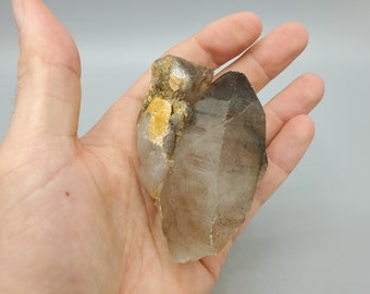 スモーキークォーツに含まれるアクチノライトの針 - Etsy 日本