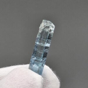 Vanadium Aquamarine Beryl with Red Fluorescent Bands – 2.71 g – Gadgi Gum, Jos Plateau, Nigeria