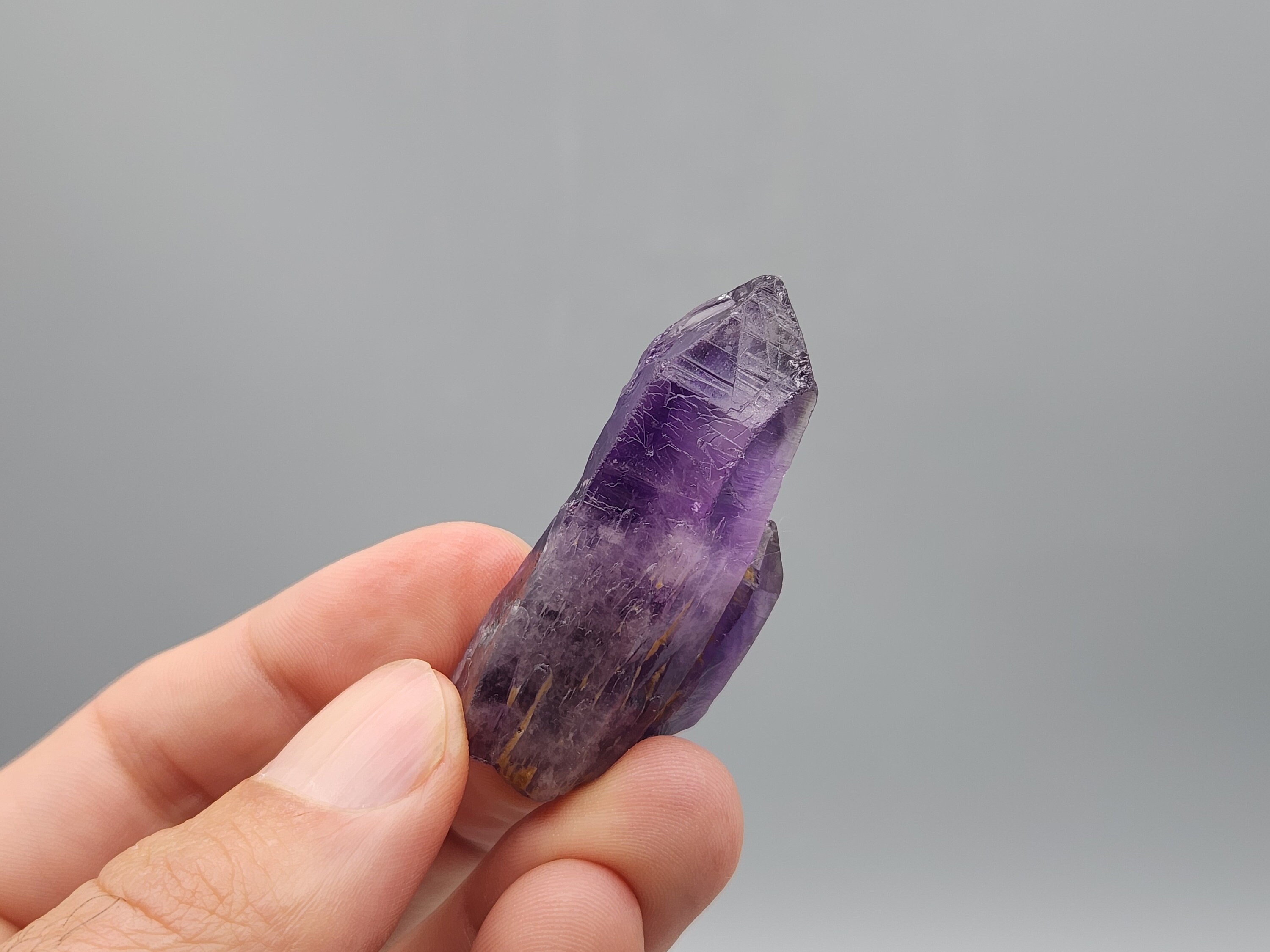 ナイジェリア産、チュチュクリフス産アメジストクォーツポイント