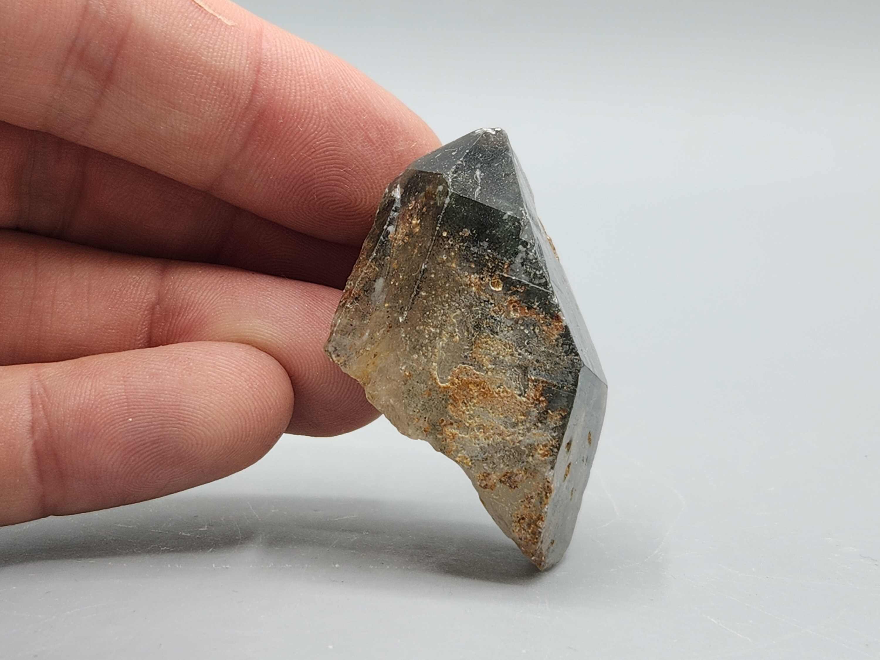 スモーキークォーツに含まれるアクチノライト針 - Etsy 日本