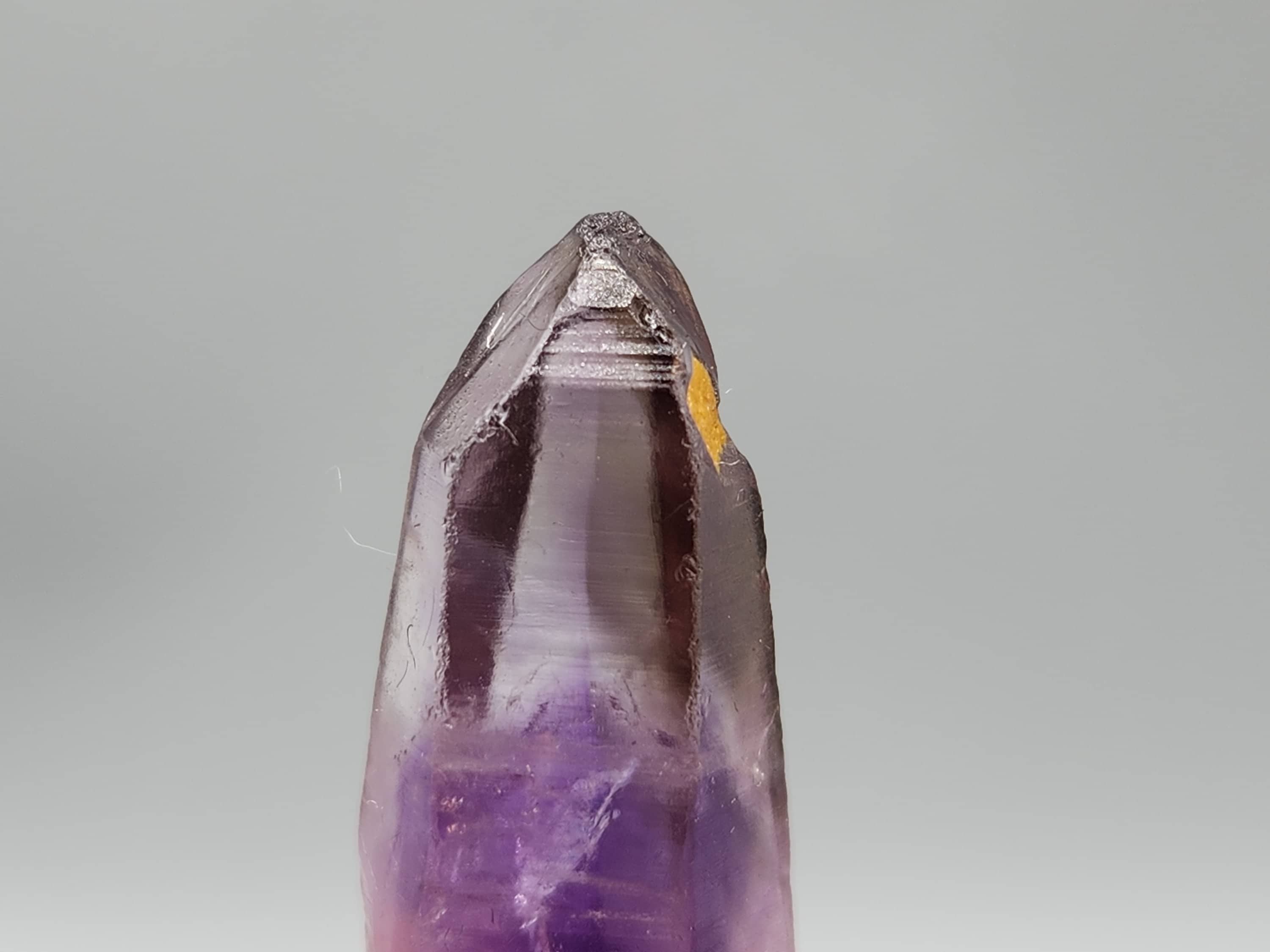 ナイジェリア産、チュチュクリフス産アメジストクォーツポイント