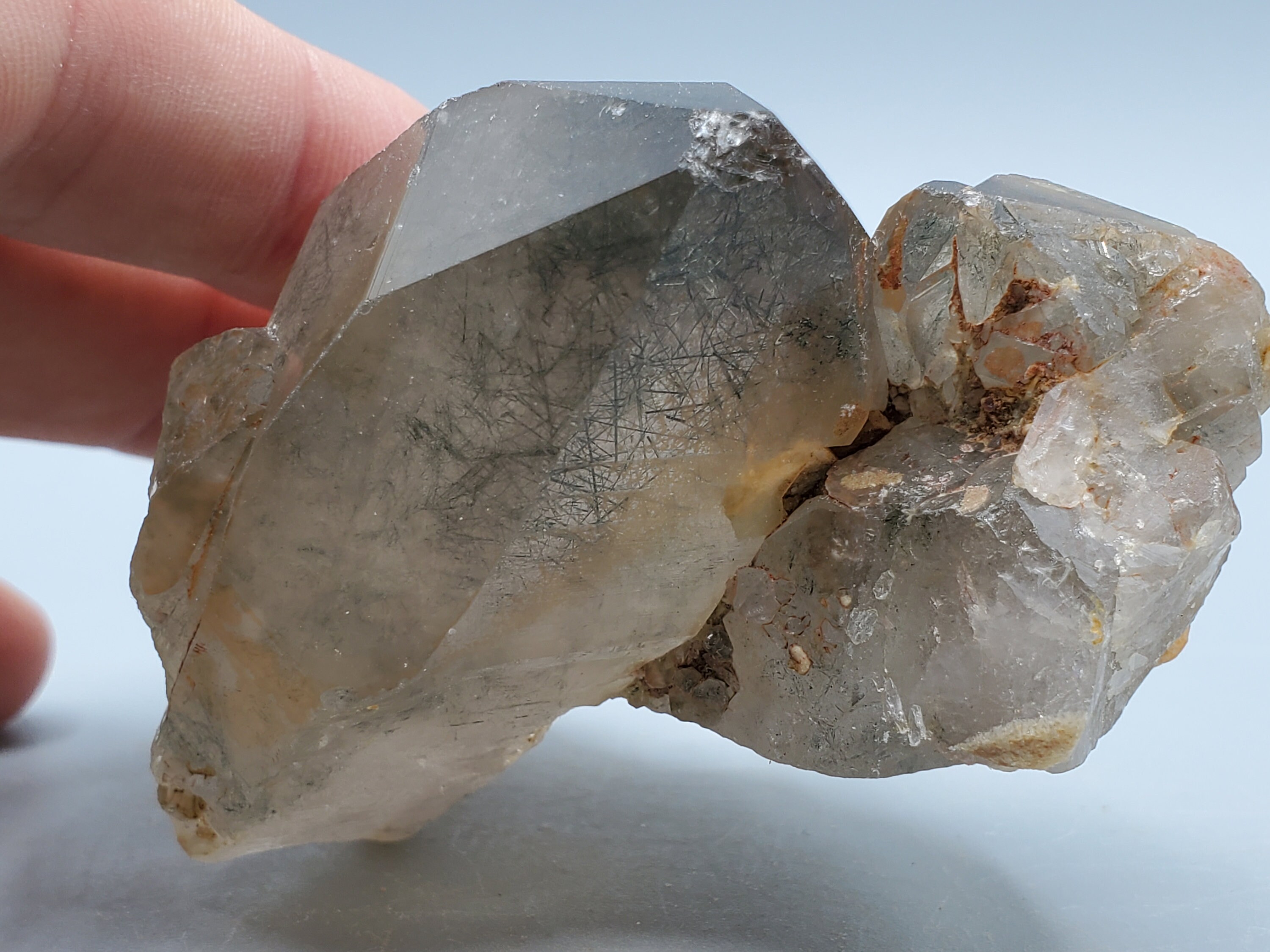 スモーキークォーツに含まれるアクチノライトの針 - Etsy 日本