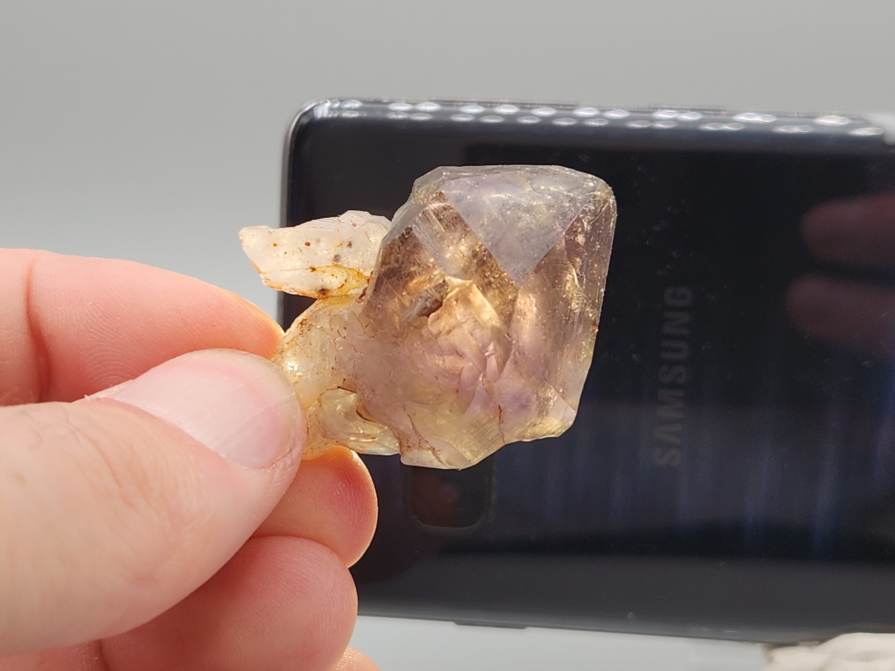 ナイジェリア産エンハイドロ フェンスター スモーキー アメジスト