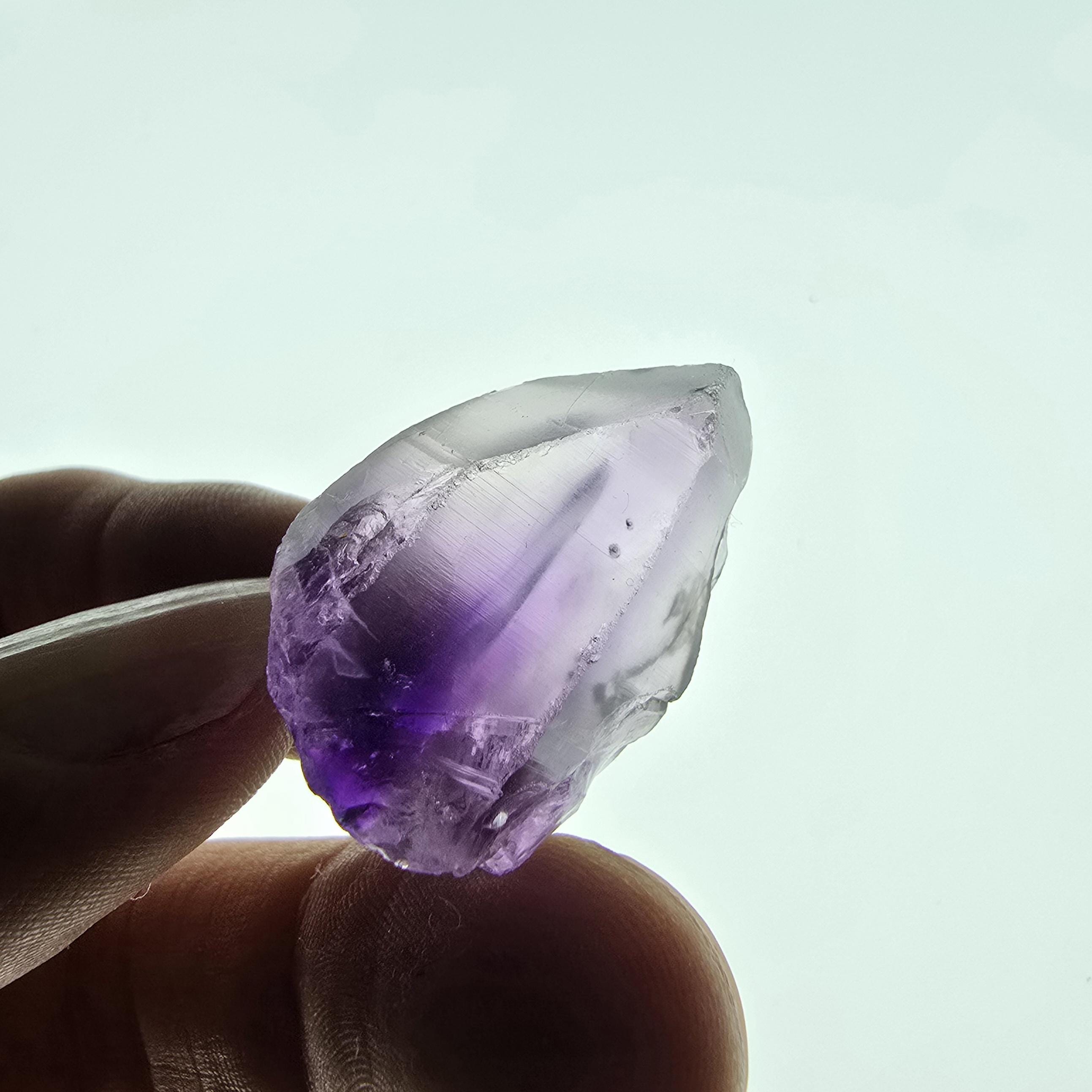 ナイジェリア産、チュチュクリフス産アメジストクォーツポイント