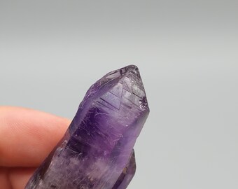 ナイジェリア産、チュチュクリフス産アメジストクォーツポイント