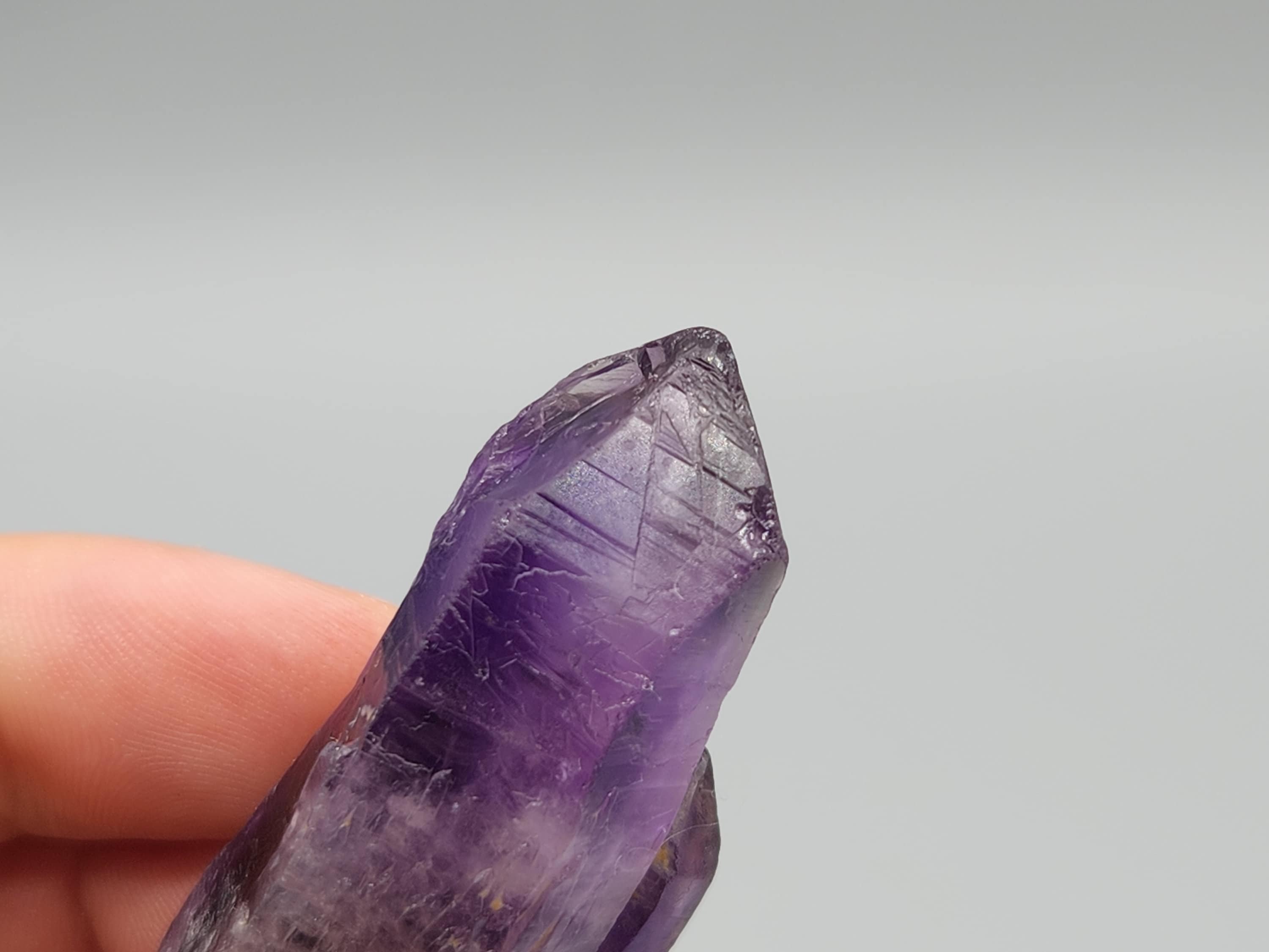 ナイジェリア産、チュチュクリフス産アメジストクォーツポイント