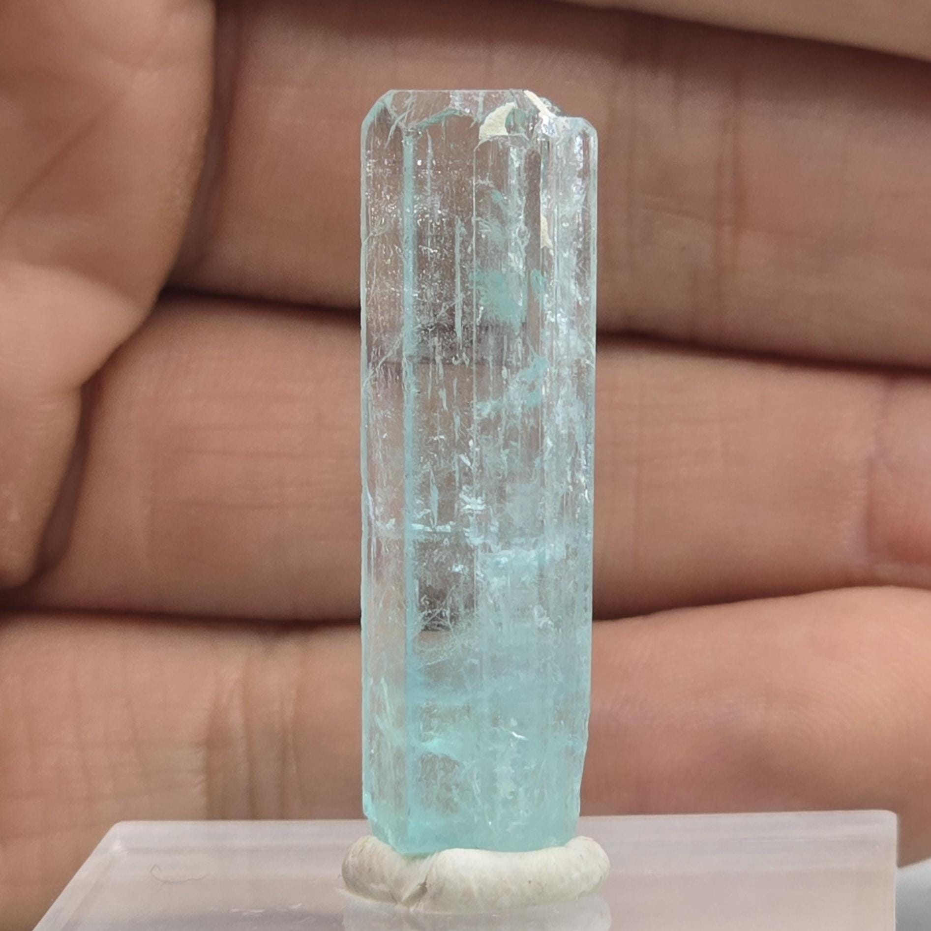 希少な赤色蛍光バナジウムアクアマリンベリル – 8g – ガジガム、ジョス