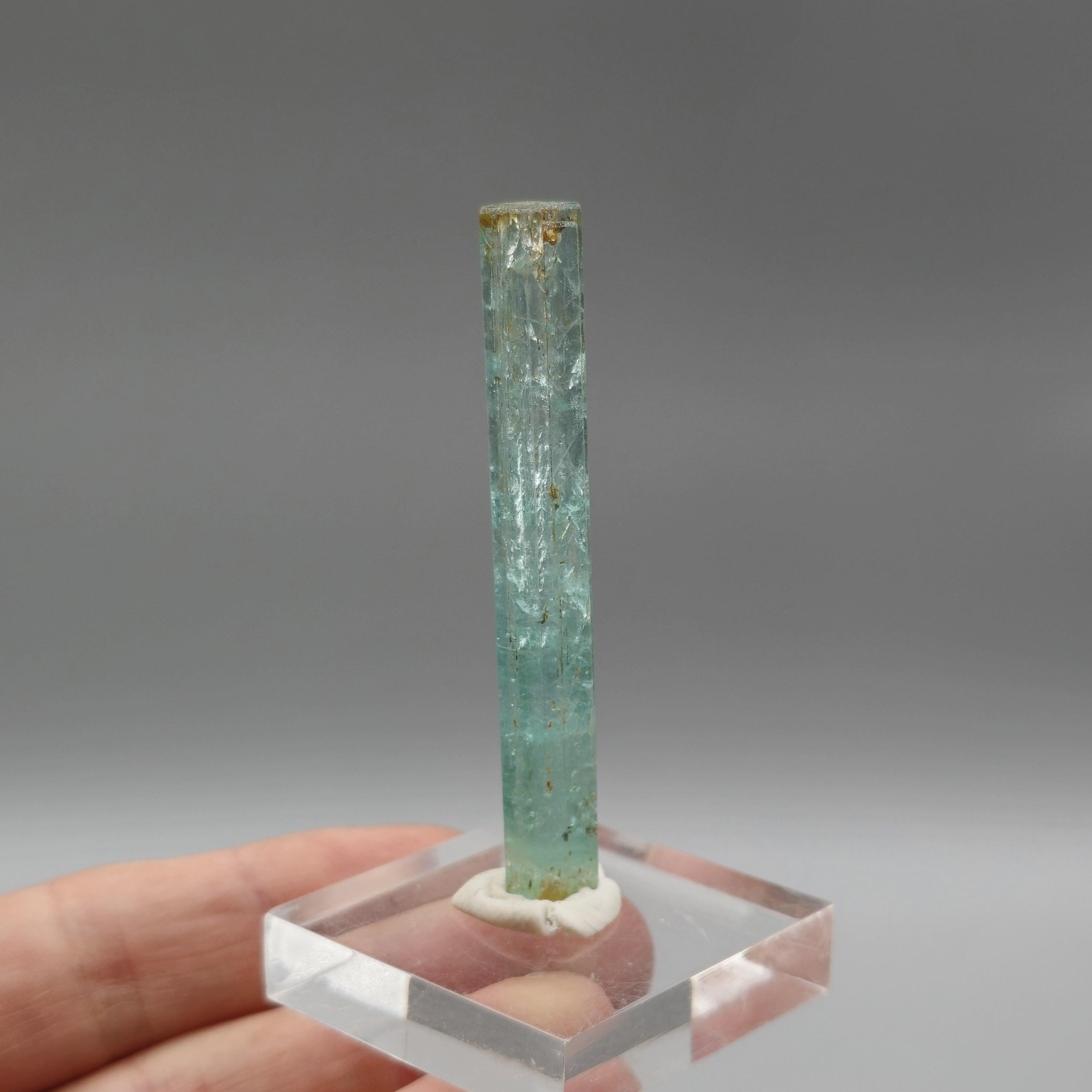 Vanadium Emerald Crystal – Gem-grade Long-terminated Beryl With
