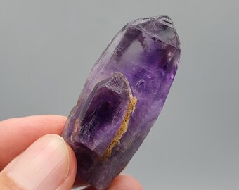 ナイジェリア産、チュチュクリフス産アメジストクォーツポイント