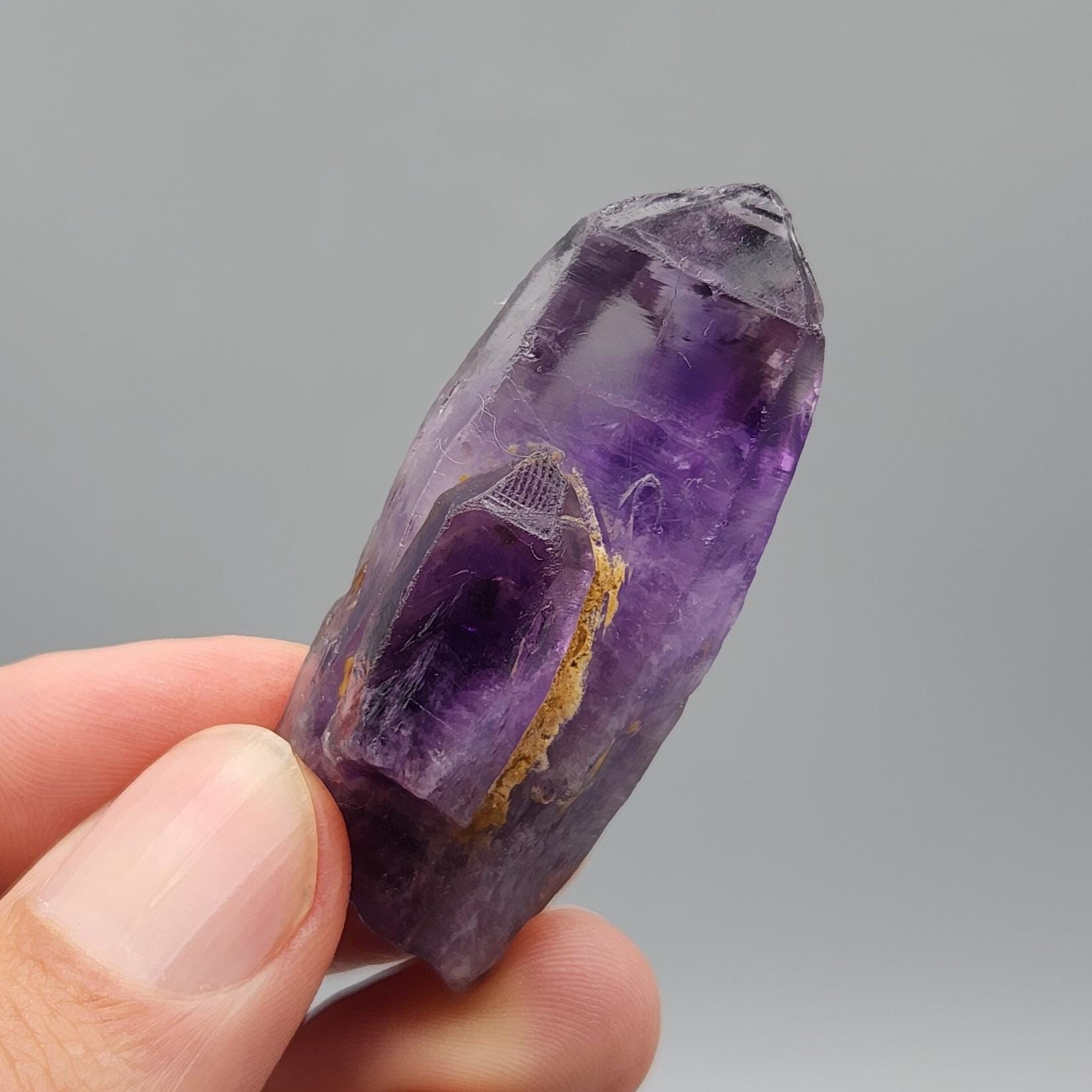 ナイジェリア産、チュチュクリフス産アメジストクォーツポイント