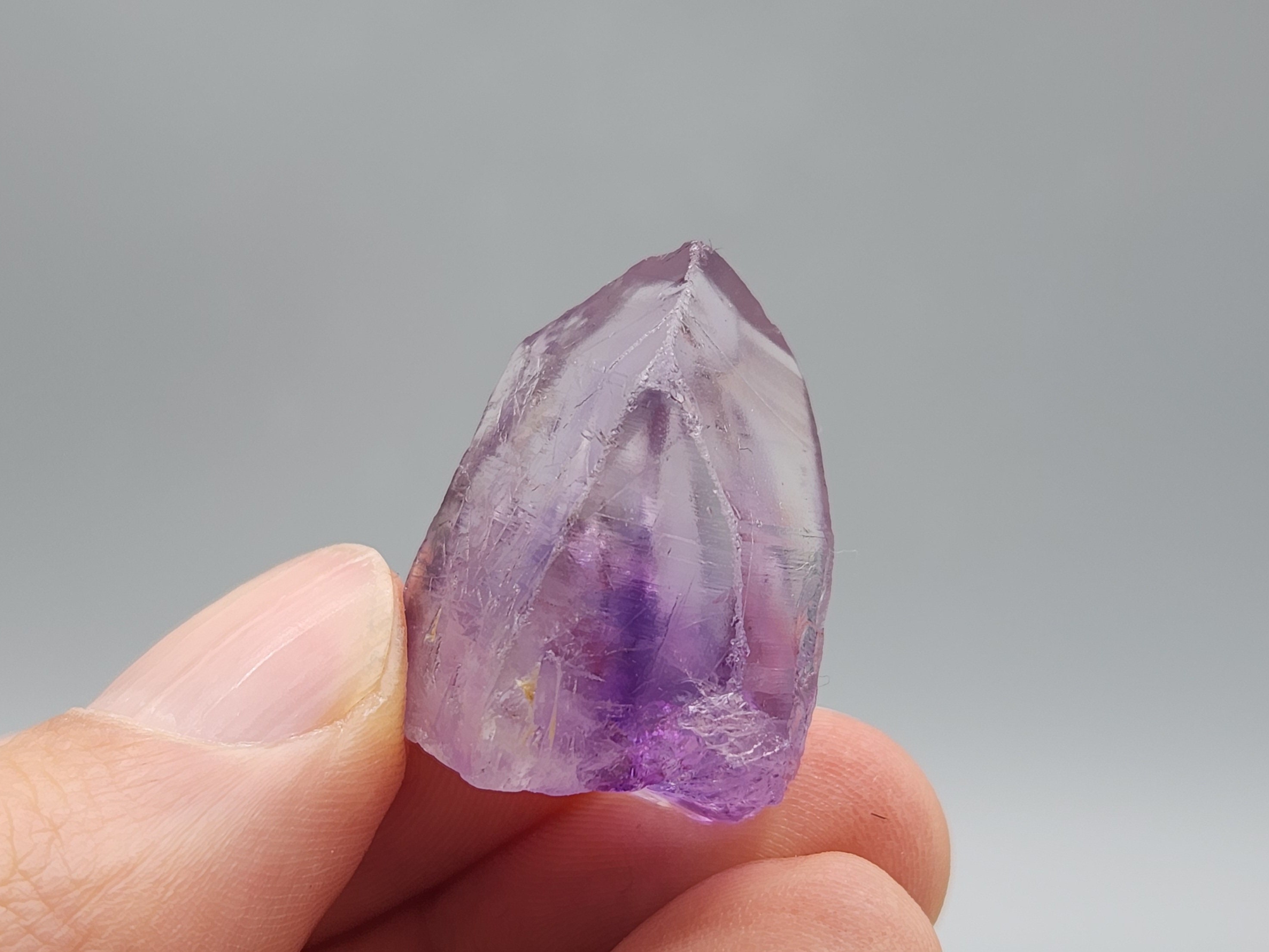 ナイジェリアTutu ciiffs産 アメジストポイント01 ナイジェリア産、チュチュクリフス産アメジストクォーツポイント