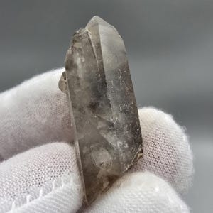 Greenland Quartz with Blue-Gray and Dark Inclusion Systems | Ilímaussaq Complex – 7.92 g