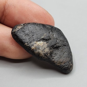 8.8g Nuummite - the Sorcerer's Stone from Greenland