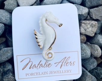 Broche hippocampe, broche en porcelaine, broche en céramique, bijoux faits main, cadeau pour elle