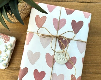 d'emballage cadeau en forme de coeurs | 50 x 70 cm | Toutes les occasions | Conception de coeur | Emballage du cadeau d'anniversaire | Papier cadeau