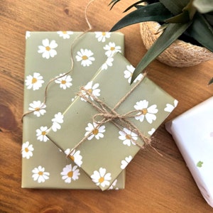 Daisy Flowers Gift Wrap Sheet | 50 x 70cm | All Occasions | Floral Design | Floral Present | Birthday Wrapping | Wrapping Paper