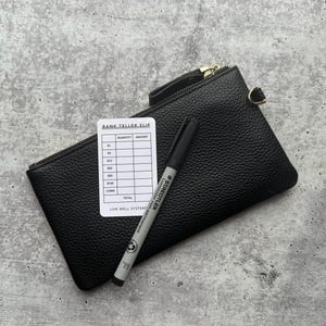 Pacchetto borse bancarie, pacchetto scontrini bancari, astuccio portapenne, borsa per buste porta contanti, sistema per buste porta contanti, sistema per l'inserimento di contanti