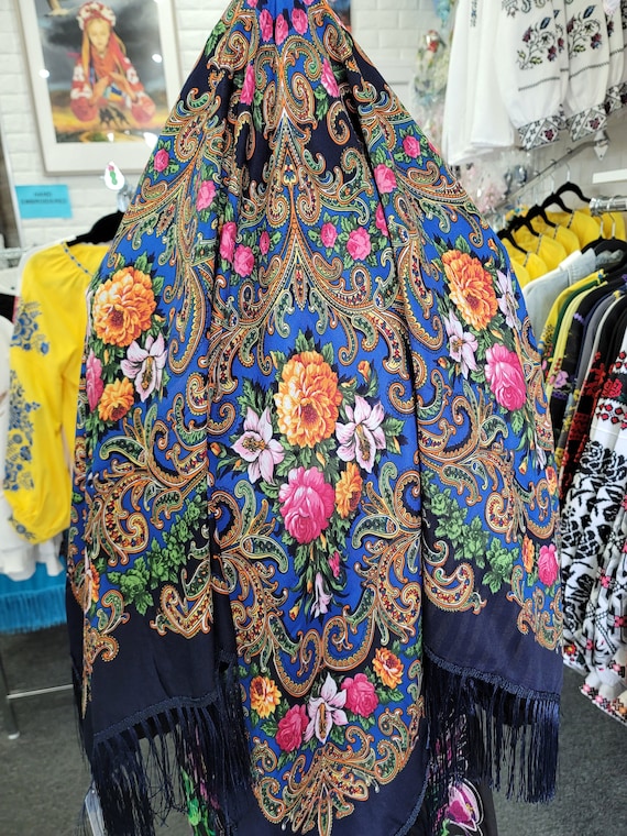 Ukrainian Hustka | Traditional Ukrainian Wool Shawl | Gift for Her, Wife, Mom | Wool Headscarf in Stock in USA | Українська Хустка (2)