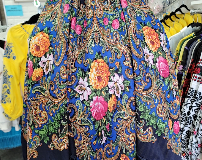 Ukrainian Hustka | Traditional Ukrainian Wool Shawl | Gift for Her, Wife, Mom | Wool Headscarf in Stock in USA | Українська Хустка (2)