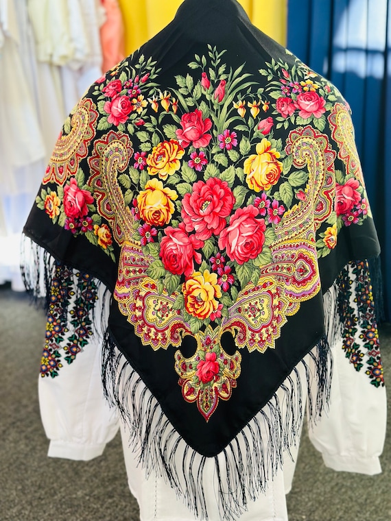 Ukrainian Hustka | Traditional Ukrainian Wool Shawl | Gift for Her, Wife, Mom | Wool Headscarf in Stock in USA | Українська Хустка (1)