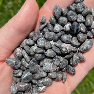 Tumbled Yooperlite Stone Chips - 5mm - 8mm - 85 Grams / 3 Ounce - UV Reactive - Crystal - Gemstone