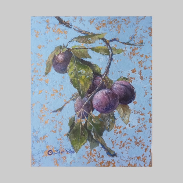 Une branche de prunes bleues mûres sur fond bleu doré, décor de cuisine peinture acrylique Prunes