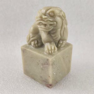 Custom 3x3x6cm Chinese Seal Wealthy Auspicious Animal Design Stone Material Name Chop Engraved Personalized Chinese Characters E257